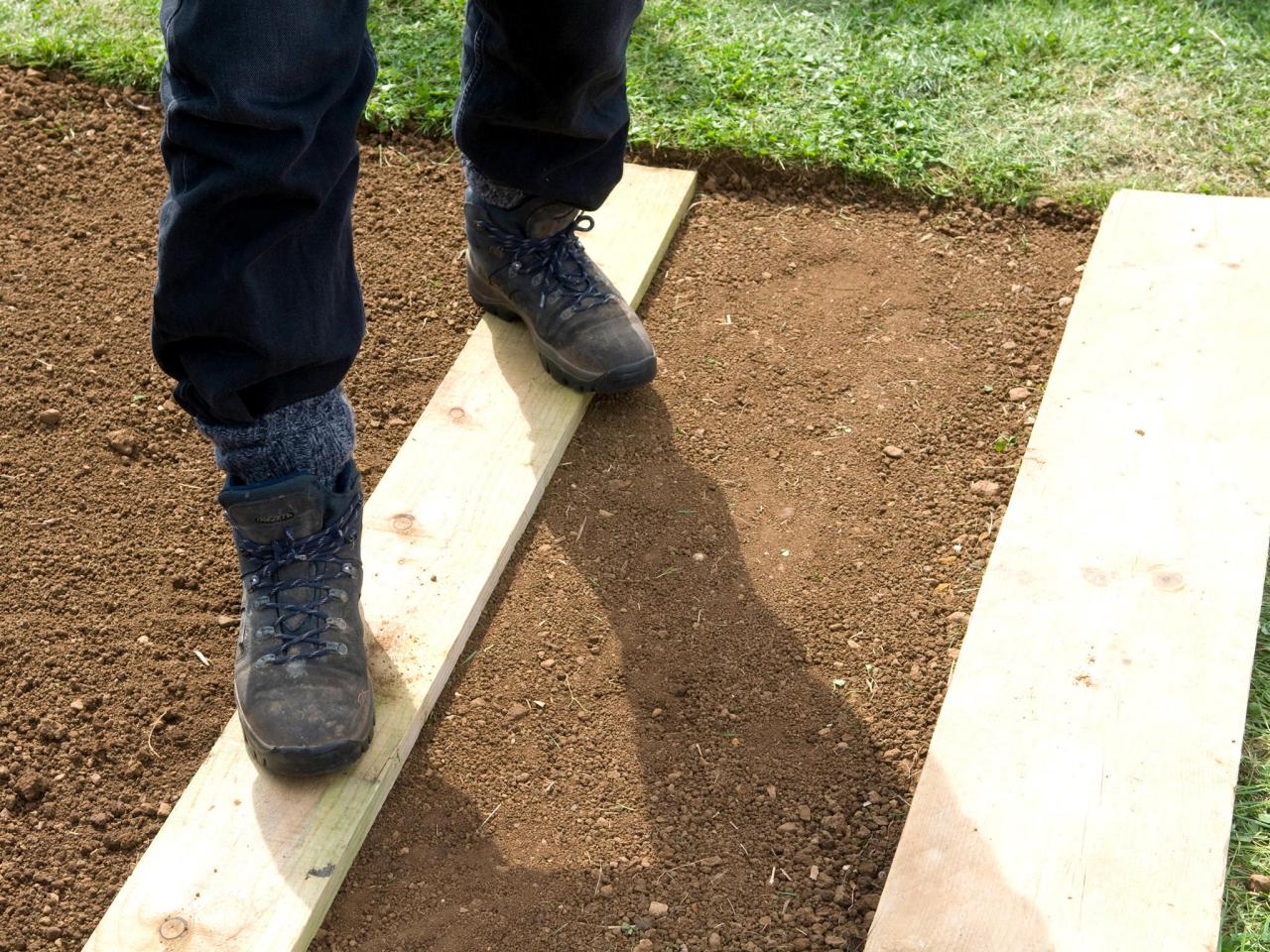 How to Lay a Checkerboard Patio Garden