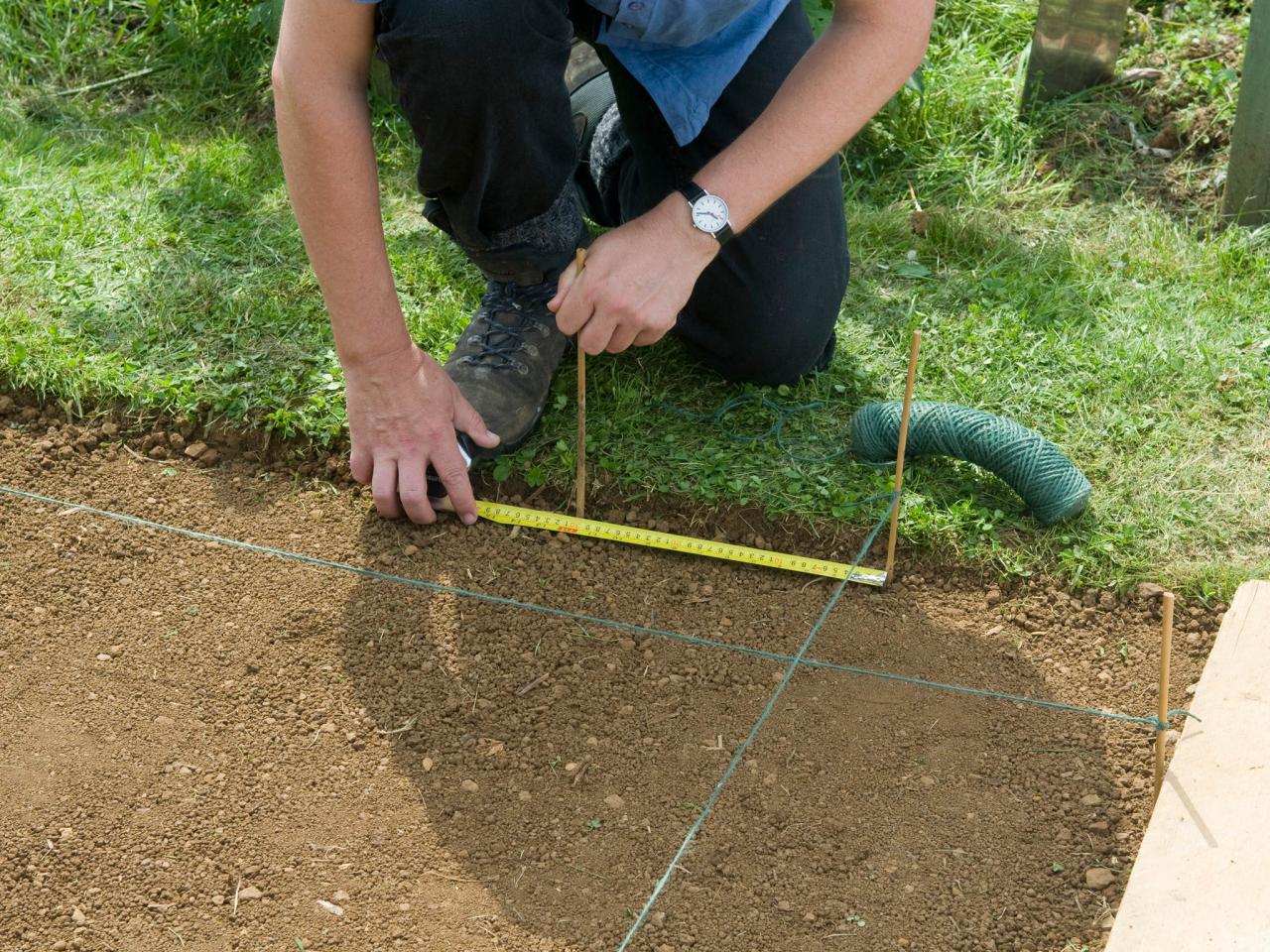 How to Lay a Checkerboard Patio Garden