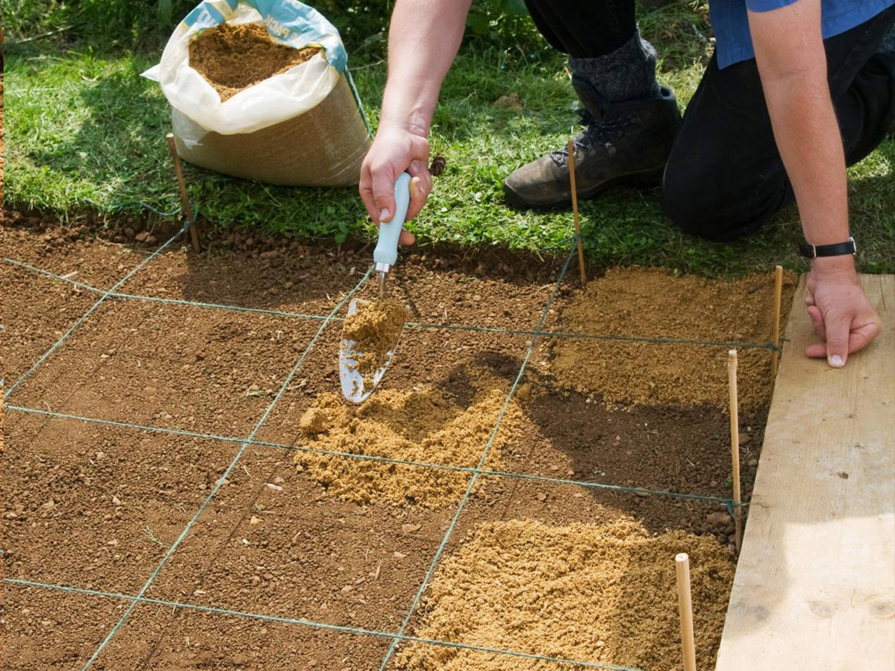 How to Lay a Checkerboard Patio Garden