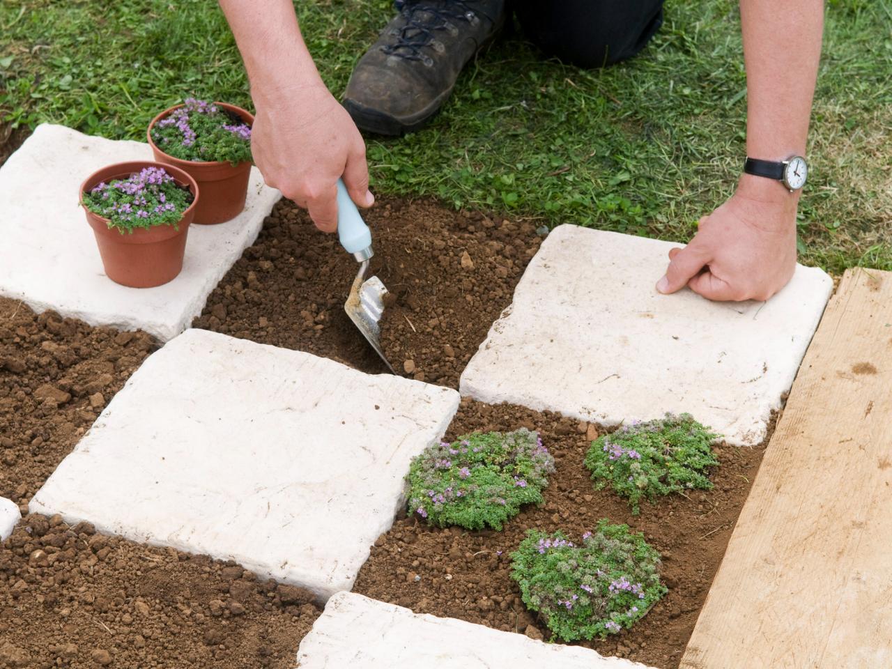 How to Lay a Checkerboard Patio Garden